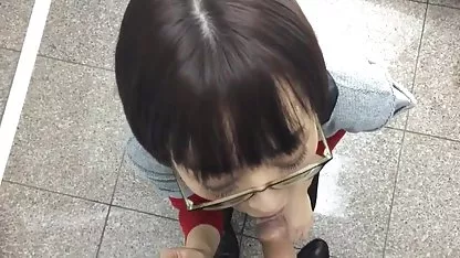 Ältere schöne Dame gibt souverän deutsche pornos schauen einen Blowjob
