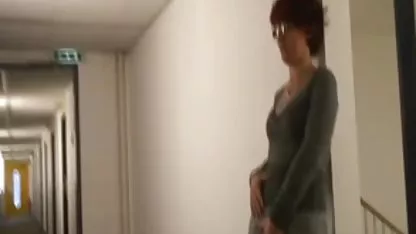 Brünette gibt einen deutsche poron Blowjob und wird gefickt