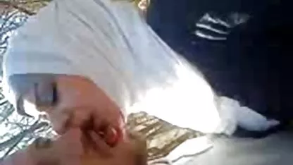 Blondine mit Sperma auf einem schönen Gesicht gibt ein neue deutsche amateur pornos Interview