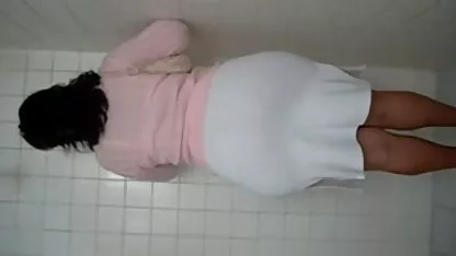 Dickes Mädchen schüttelt ihren Arsch vor Freund german strip porn