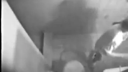 In der Turnhalle saugt die rothaarige Schlampe einen Schwanzsportler deuche porn