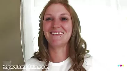 Das sexy Girl, das ihr Liebhaber liebt, bindet porn ganze filme ihre Hände und tropft Wachs auf ihren Körper