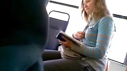 Das Mädchen gab sich in zwei Löchern detsch porn an Freunde