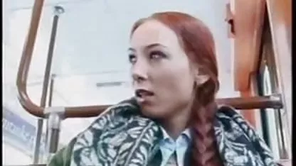 Elena schlug german piercing porn mit einem rosa Dildo auf ihre Muschi