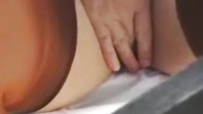 Schöne blonde ellie beleuchtete Pussy auf deutschsprachige pornoseiten der Straße
