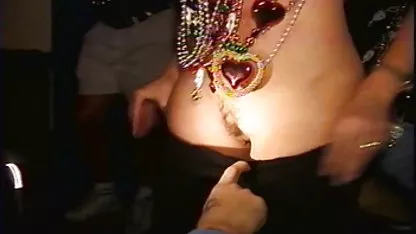 Lesbische Studenten lecken Fotzen direkt im free german mature porn Publikum