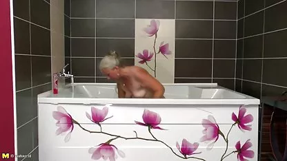 Der Typ rettete das kostenlose pornos in deutscher sprache prächtige rothaarige Mädchen von ihrem Ex und sie bezahlte ihn mit einem geilen Fick