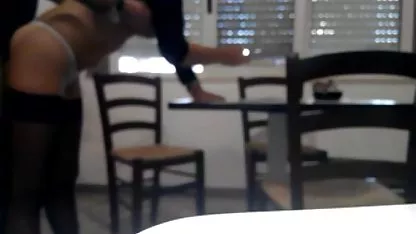 Ein Callboy leckt german hot porn eine Kappe auf einer süßen Blondine