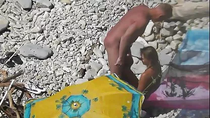 Die Hure in weißen Strümpfen german bbw porn wurde mit mehreren Hengsten gedeckt