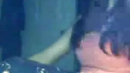 Junge Frau in Strümpfen paart sich leidenschaftlich mit einem Mann am Fenster mit Blick auf die anal porn german Natur