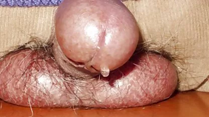Anstatt zu reparieren, schmierte die Hündin und goss Farben in german anime porn ihre Vagina