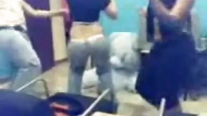 Tätowierte Mädchen Pommes vor kostenlose deutsche eroticfilme der Webcam