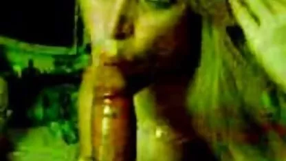 Ohne einen Mann zu leiden, gab kostenlose deutsche sexclips ein schönes Küken ihren Händen Luft