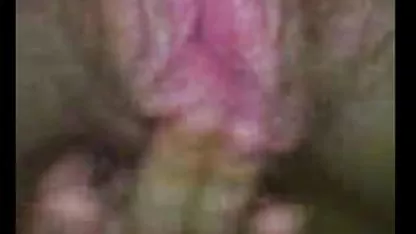 Baby zog ihr Höschen aus free amateur german porn und masturbierte auf der Straße