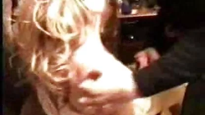 Ein schwarzer Mann brät ein dunkelhäutiges Mädchen in verschiedenen pornofilme deutschsprachig Posen