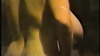 Der Hengst deutsche hd pornos legte der Blondine den Krebs auf und fickte sie auf einer Waschmaschine