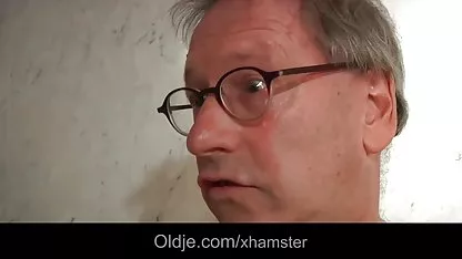 Lesben leckten Babes Muschi von einer falschen deutsche mutter will sex Fahrschule