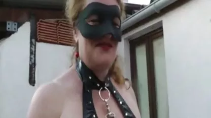 Gebräunte Michaela hausgemachte deutsche pornos wird nach vorne gekippt und mit Krebs gefickt