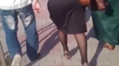 Jessica ist heiß im Wohnzimmer mit deutscher dreier sex einem Mann