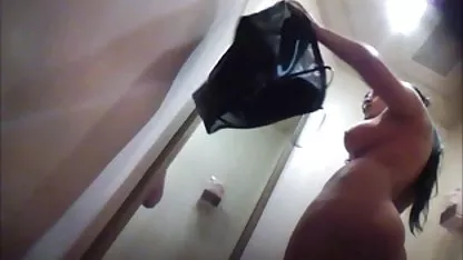 Langhaarige Schönheit senkte ihr Höschen und ergab sich dem jungen top german porn Huhal
