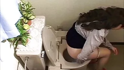 Molliges Mädchen mit großen beste deutsche pornoseiten Brüsten masturbiert leidenschaftlich