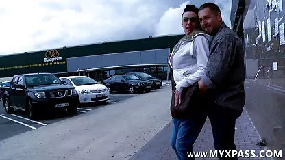 Das Mädchen spreizte magma sexfilme die Beine und zeigte sie flauschig