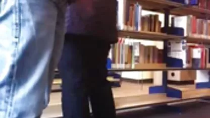 Der aufgeblasene Begleiter hat einen Straponriemen ausgehöhlt und ein gratis deutsche pornofilme Mädchen in den Anus gefickt