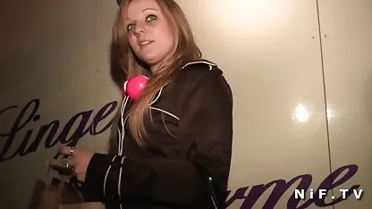 Reifer Mann berührte sanft eine junge Hündin perverse deutsche pornos für Brüste