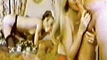Die Amerikanerin Lena kostenlose deutsche sexvideos saugt den Phallus im Park