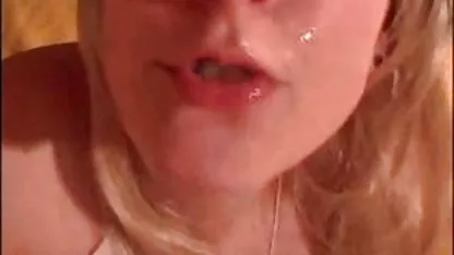 Mädchen free german sex clips lecken sich eifrig die Löcher