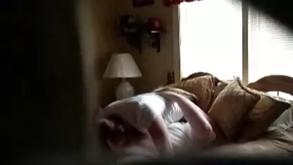 Unrasierter Typ erfreute ein hübsches deutsche bbw sex Mädchen mit saftigem Geld