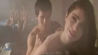 Die rothaarige Marie your porn german knackt eine Kappe mit einem kräftigen Dildo
