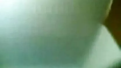 Eine Schülerin am Tisch genießt anal german tube ein Mitglied ihres Lehrers