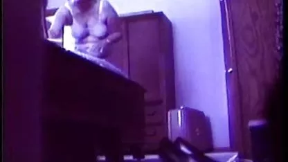 Zwei reife Frauen kauen deutsche junge porn einen Mann in einer Eisenmaske