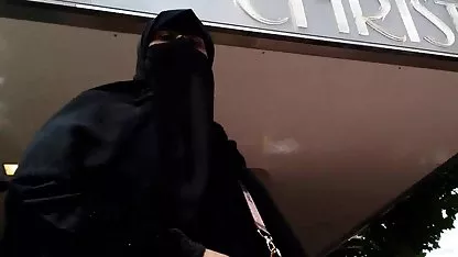 Wenn er mit einem Esel auf dem Kopf eines Mannes sitzt, deutsche gruppensexpornos wird sein Küken hoch