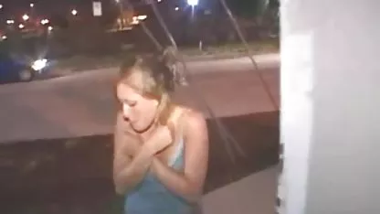 Simone deutsche outdoor pornos wäscht ihre haarige Muschi gründlich