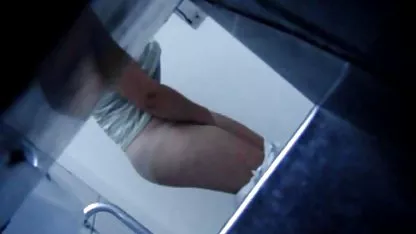 Süße Blondine mit kleinen Titten fingert sich mit einem german boots porn Vibrator