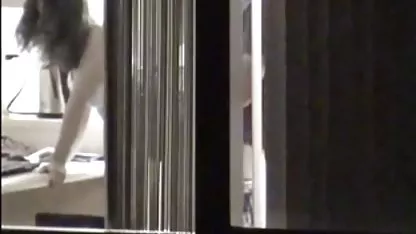 Die Blondine hockte und deutsche pirnos lutschte einen Schwanz