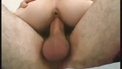 Junges Babe fickt Muschi mit einem Vibrator so deusch porn viel Saft fließt