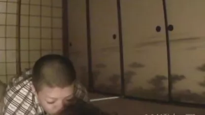 Junges Mädchen, das für die Kamera deutsche sex xxx in der Wäsche aufwirft