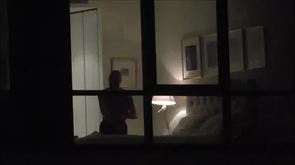 Heiße Blondine mit falschen Brüsten ist leidenschaftlich besetzt swingerpornos